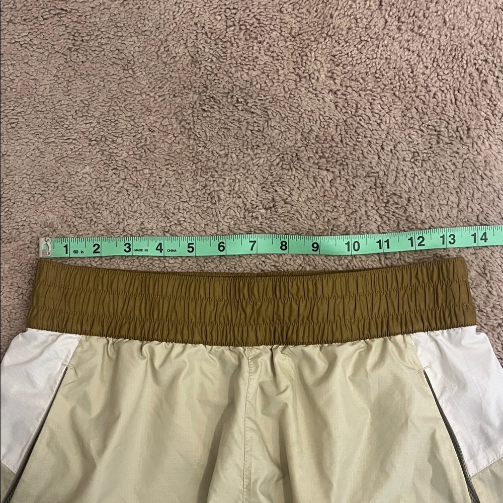 The North Face Women’s WindWall TNF X size Small Tan, White/Cream Running Shorts - Picture 8 of 10
